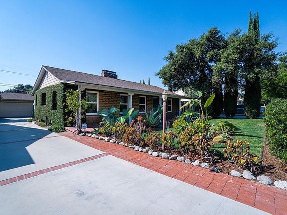2nd image of 2806 Paloma St