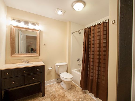 4th image of 246 E 11th St #500