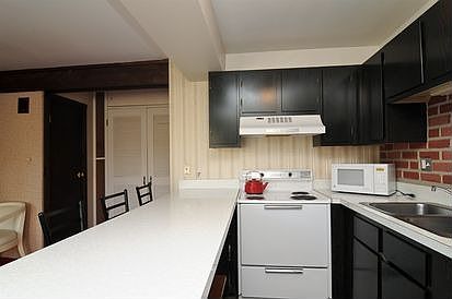 5th image of 27 Jamaica Colony APT 3