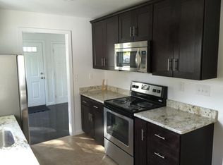 1044 E St N, Suffield, CT 06078