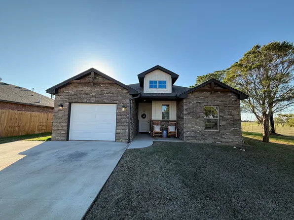 235 Wheatland Dr, Fairview, OK 73737