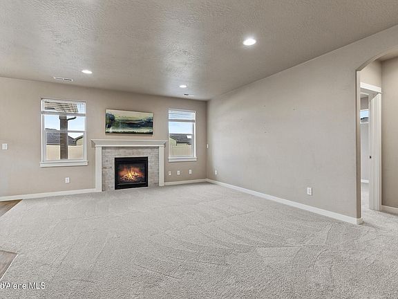 5th image of 713 W Brundage Way