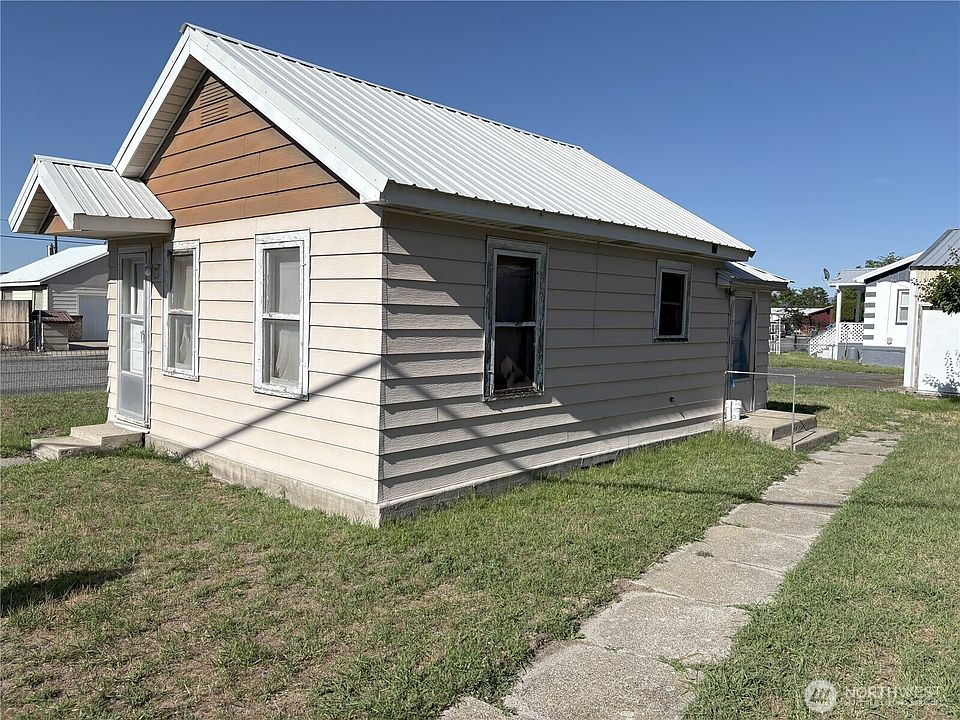 2nd image of 302 Roosevelt