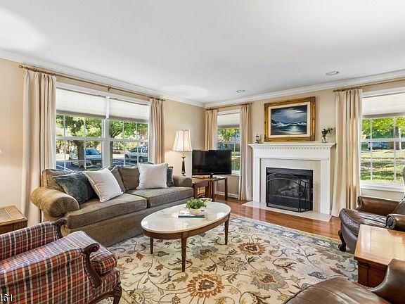 3rd image of 1 Gatehouse Ct