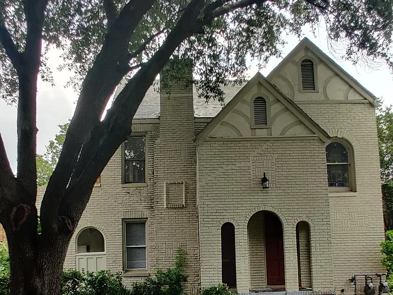 4114 Hawthorne Ave — Photo 1