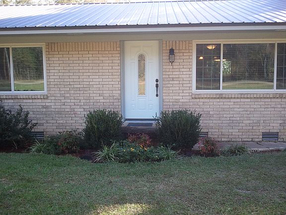 Welcoming landscaping