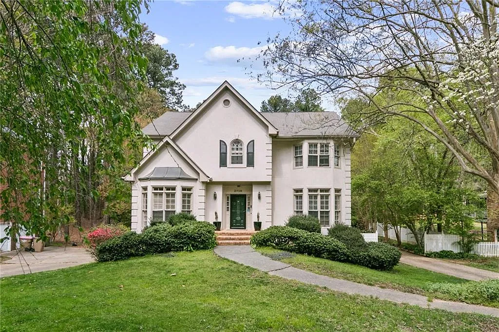 4 bed, 2.5 bath, 3000 sqft, $3,800 — Photo 1