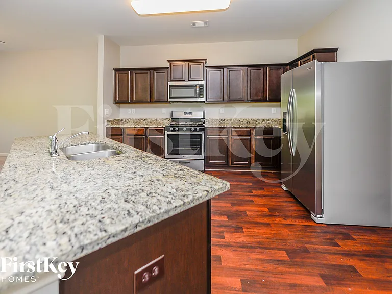 530 Sunrise Ln — Photo 5