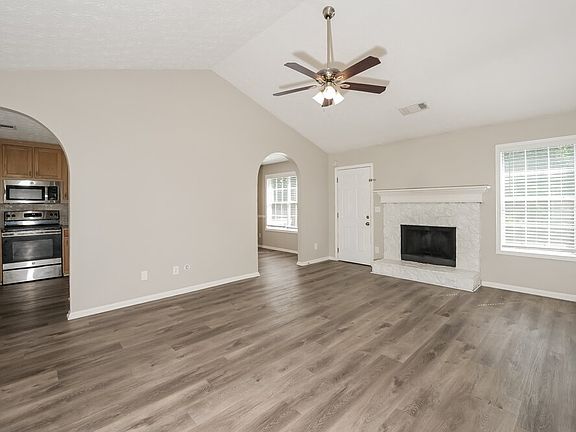 4th image of 810 Windsor Dr