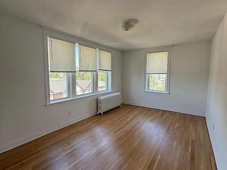 214 Lawton Ave #14 — Photo 2