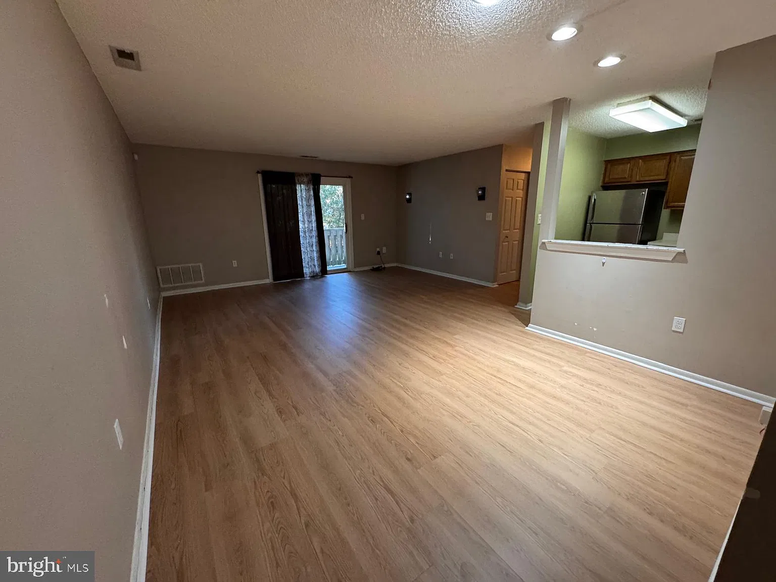 2 bed, 2.0 bath, 952 sqft, $2,300 — Photo 3