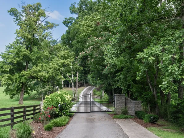 1025 Choate Rd, Dickson, TN 37055
