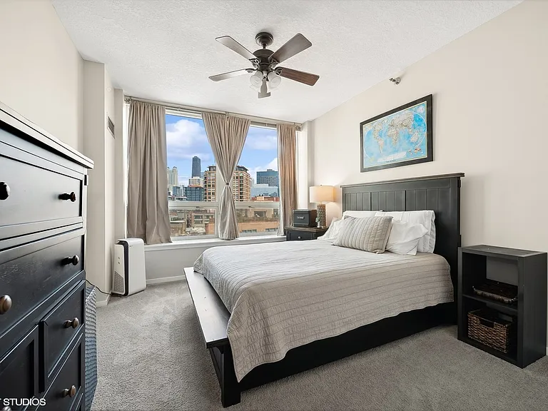 600 N Kingsbury St #1004 — Photo 9