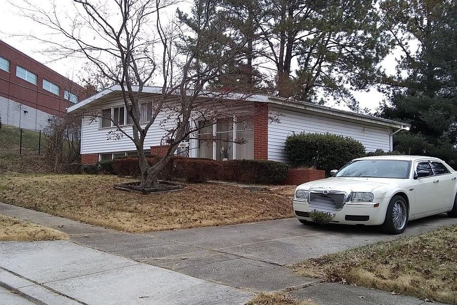 2nd image of 1019 Parkvalley Rd