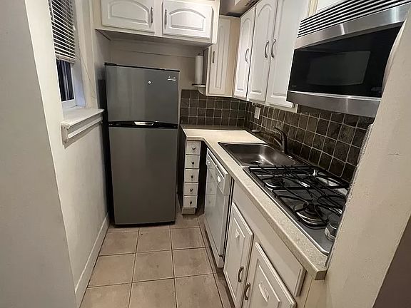 5th image of 304 W 75th St APT 3F