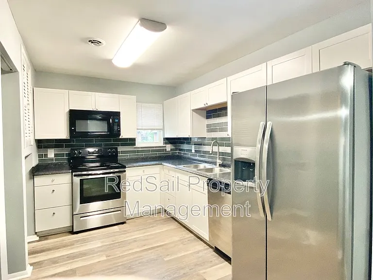 1449 Longdale Dr — Photo 7