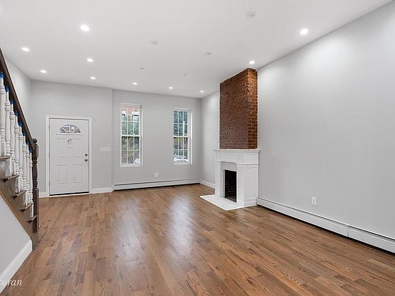 5th image of 1481 Gates Ave