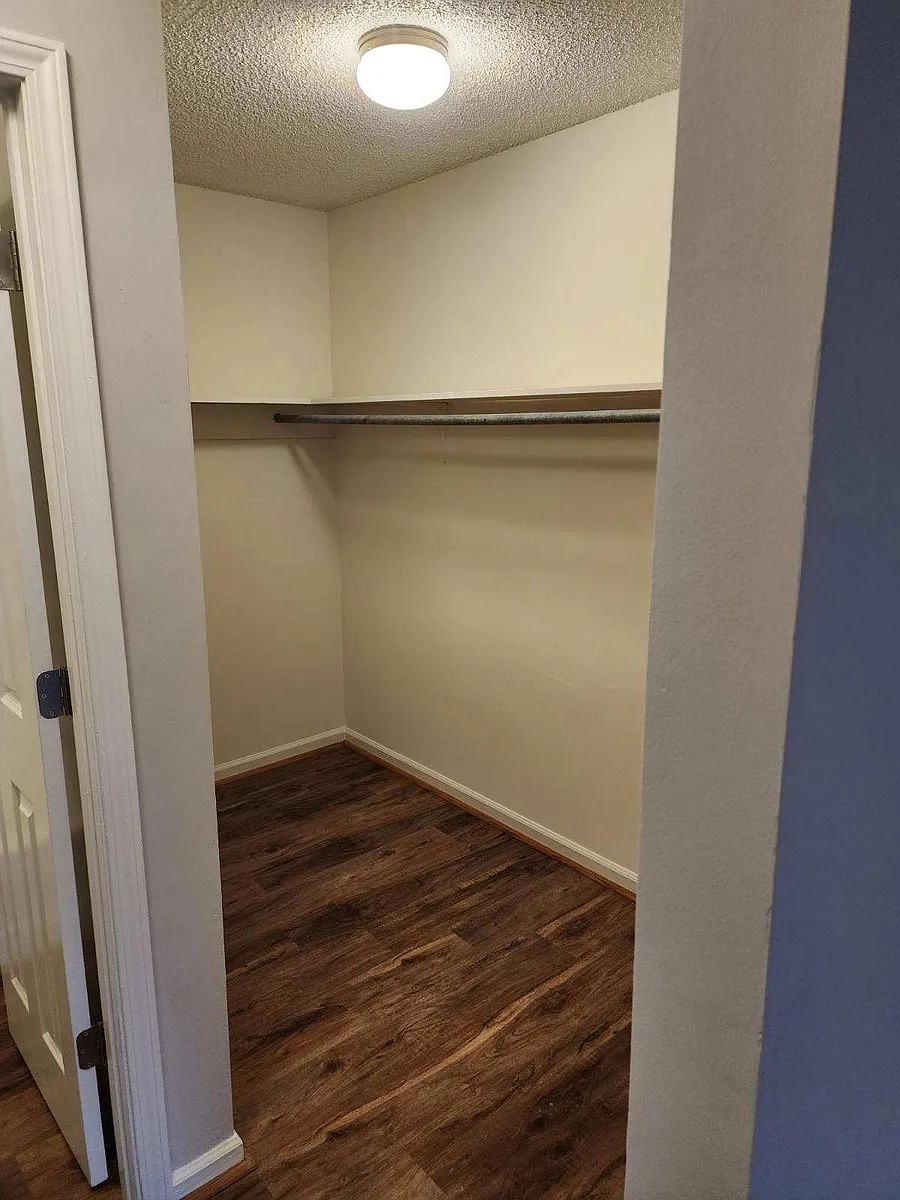 Building Photo - 3703 Southborough Rd #16C