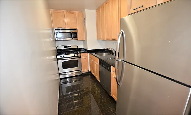 Rented by Manhattan Realty Group | media 15