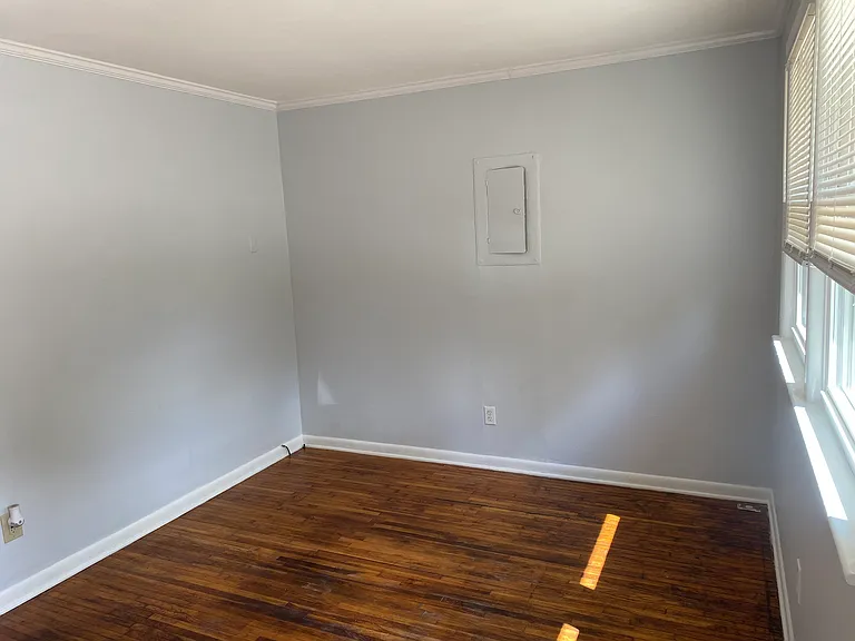 136 Vandiver Dr #B — Photo 2
