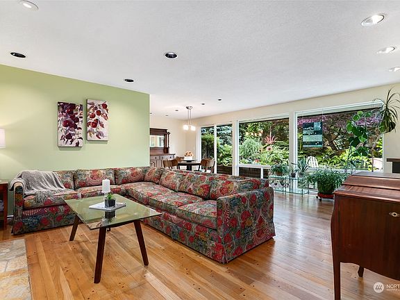 4th image of 1207 172nd Avenue NE