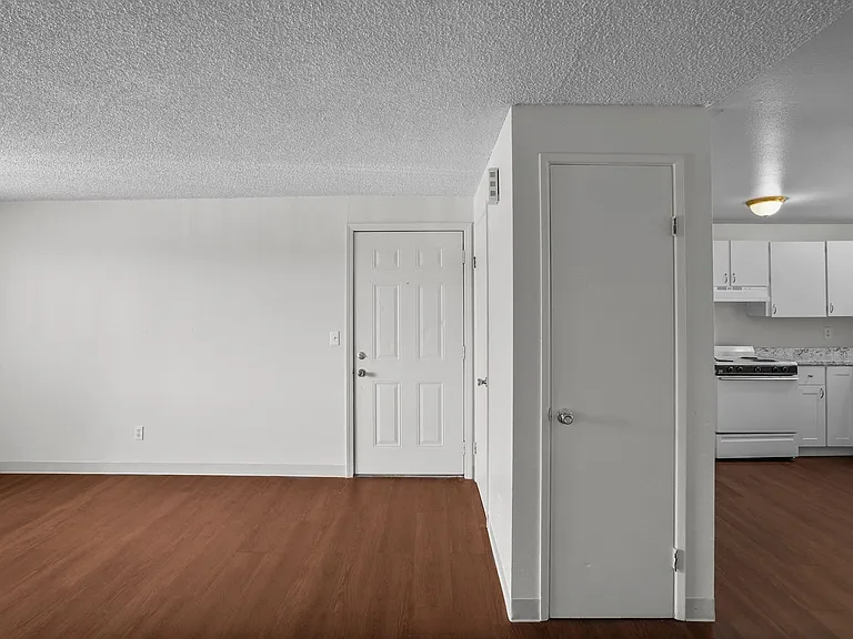 484-Parkway Apartments — Photo 5