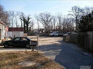 2nd image of 95 Hewlett Ave