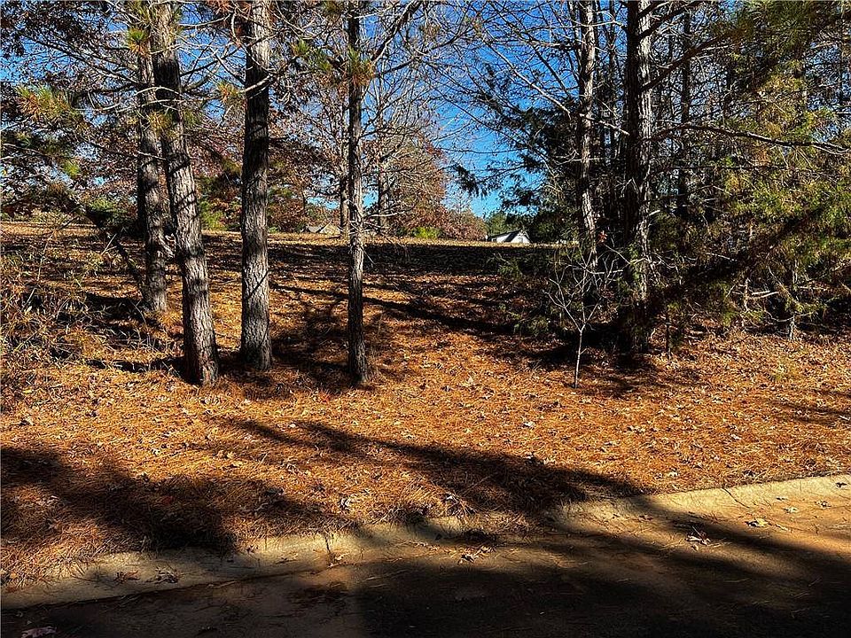 2nd image of 108 Jericho Cir