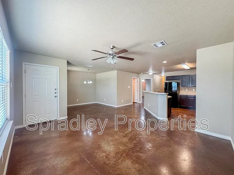 642 Laila Ln — Photo 2