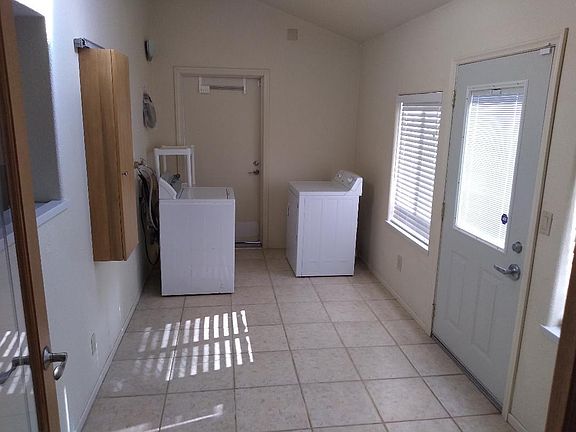 Launrdy room