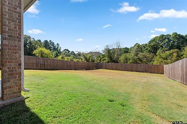 3 bed, 1467 sqft, $1,900 — Photo 3