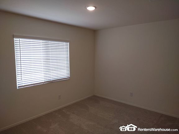 3rd image of 1529 E Kendall Pl