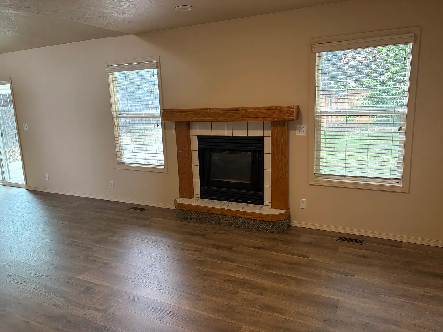 4 bed, 2.5 bath, 1900 sqft, $2,650 — Photo 3