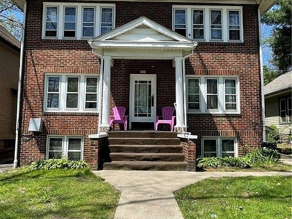 4th image of 594-598 Blaine Ave