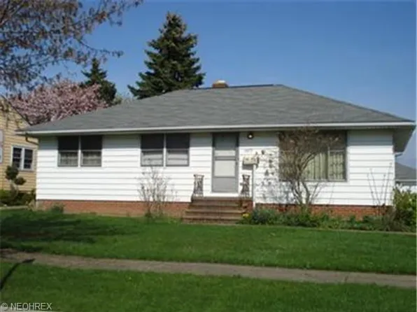 6475 Mariana Dr, Parma Heights, OH 44130