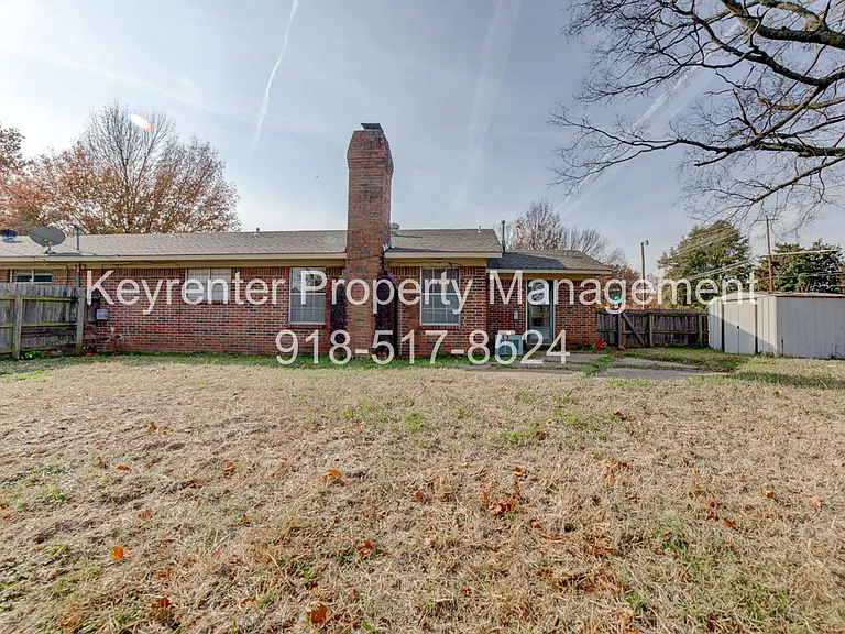 6105 S Troost Ave — Photo 22