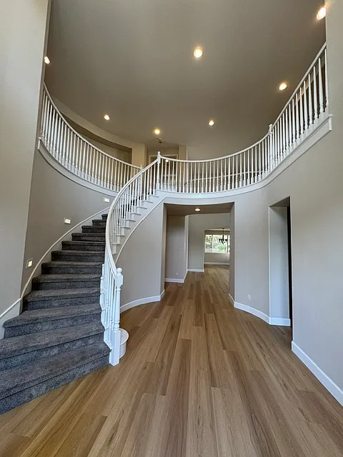 5 bed, 4.5 bath, 4200 sqft, $9,000 — Photo 3