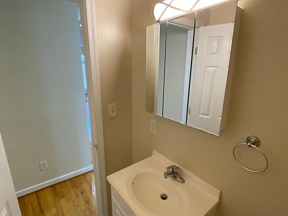 5th image of 1514 W Cary St