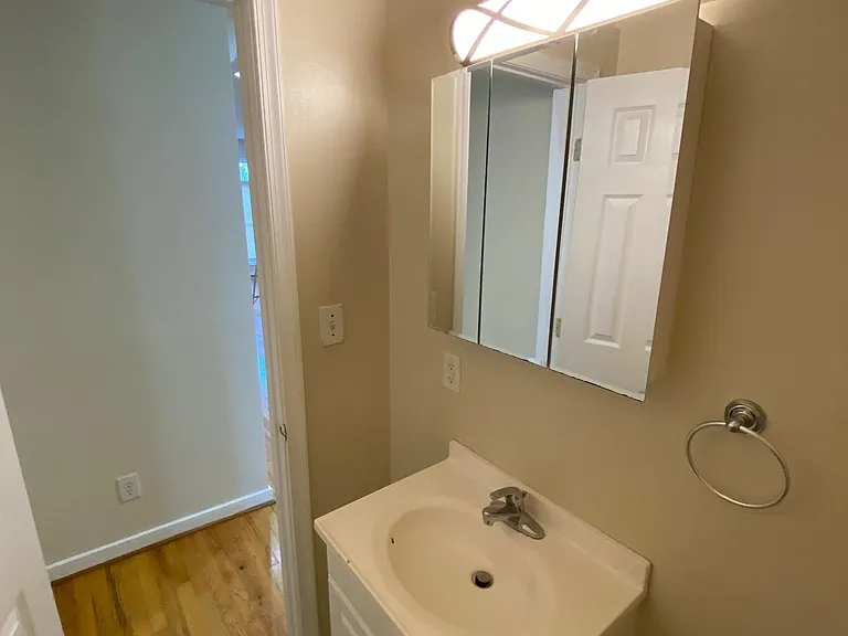 1514 W Cary St — Photo 5