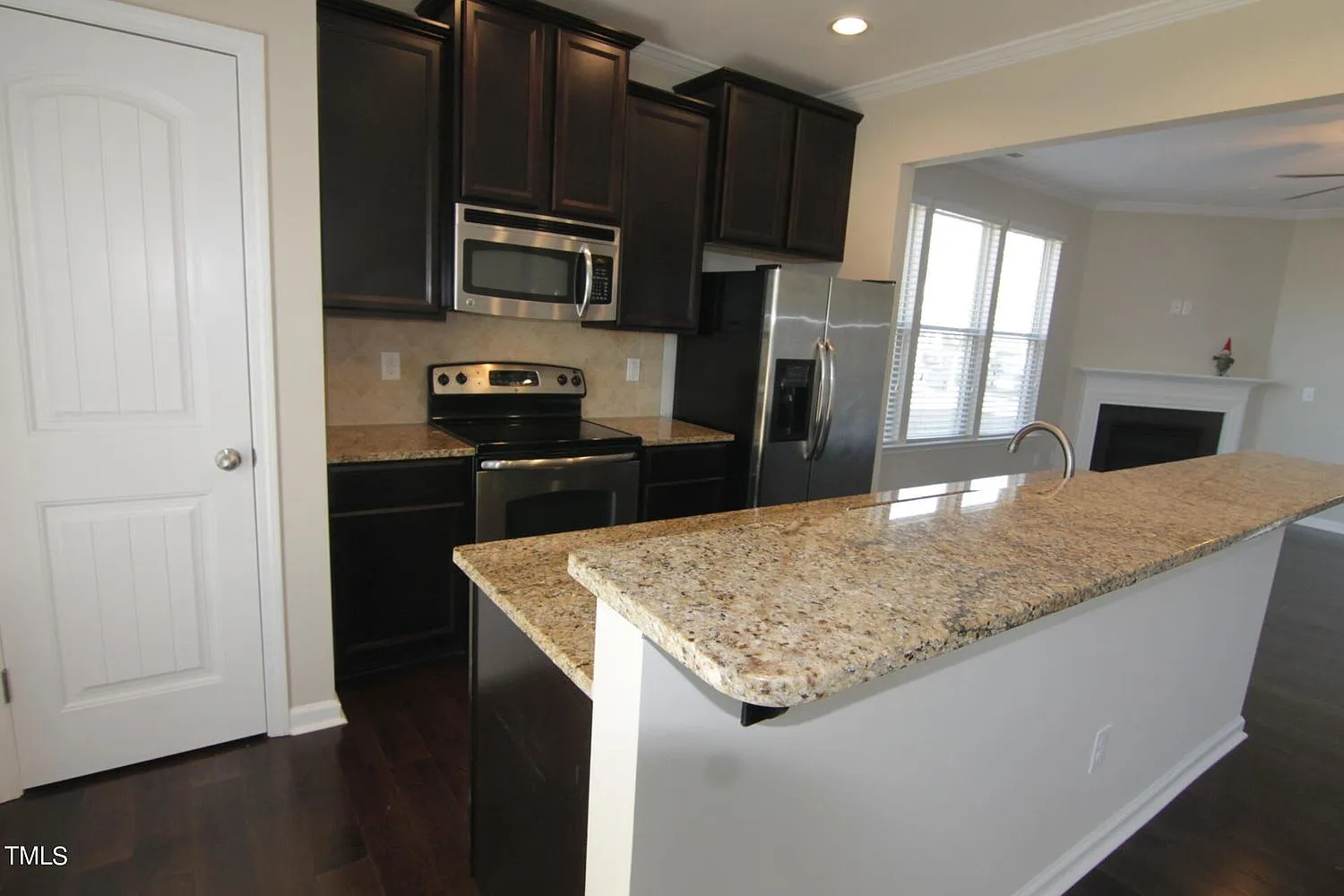 3 bed, 2.5 bath, 1650 sqft, $1,900 — Photo 4