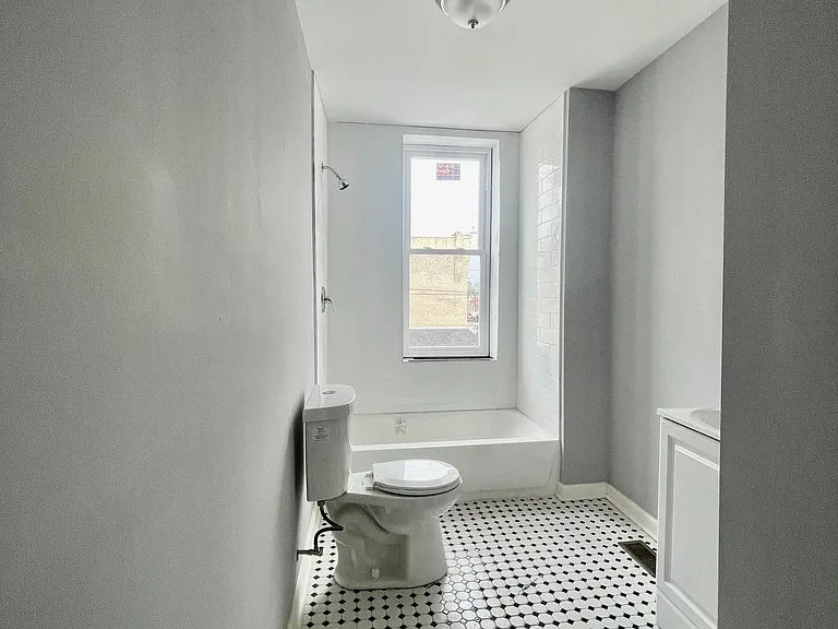 3901 Poplar St — Photo 10