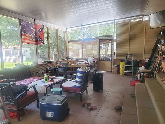 3rd image of 417 Southeast Blvd