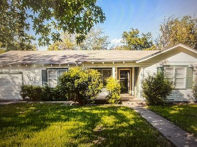 901 E Avenue C, Valley Mills, TX, 76689