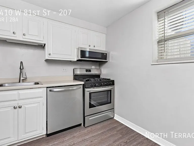 9410 W 81st St #207 — Photo 3