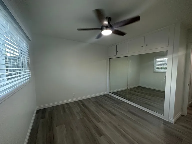 Villa Park Estates Apartments — Photo 9