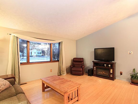 3rd image of 1948 92nd Ave