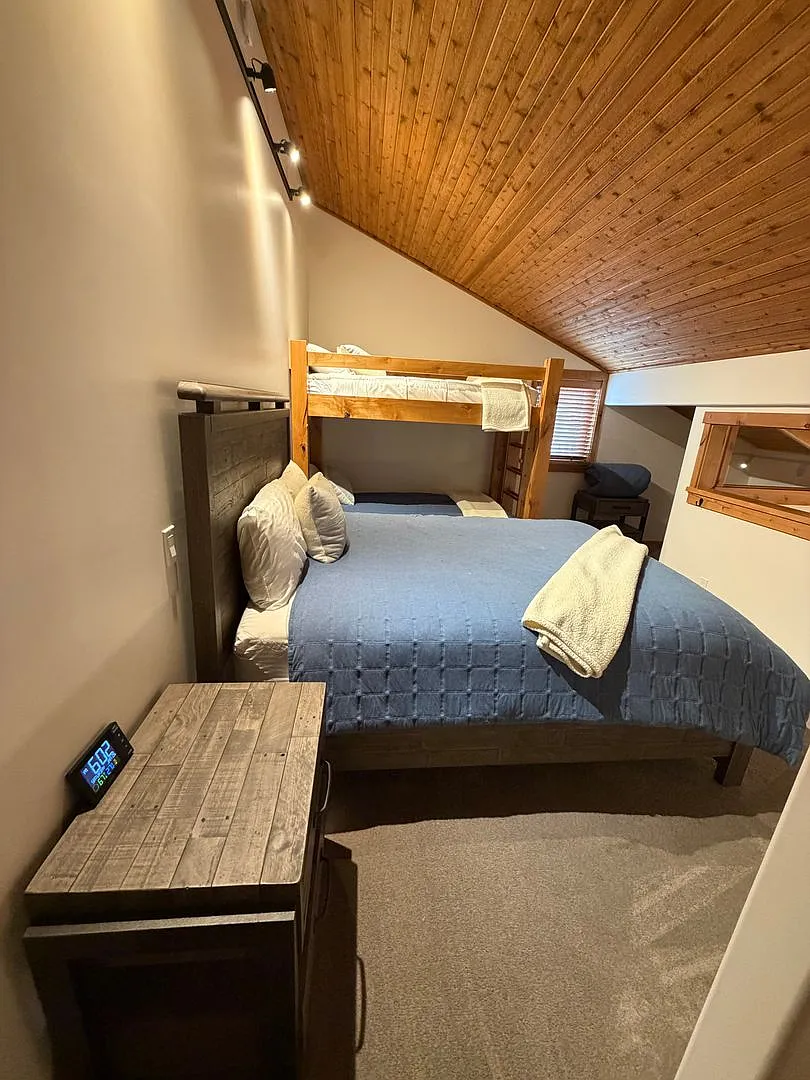 Fully Furnished 2 Bedroom + Loft, 2 Bath Mountain Retreat | Remodeled Sunny Slopes Home | 4-12 Mo... — Photo 1