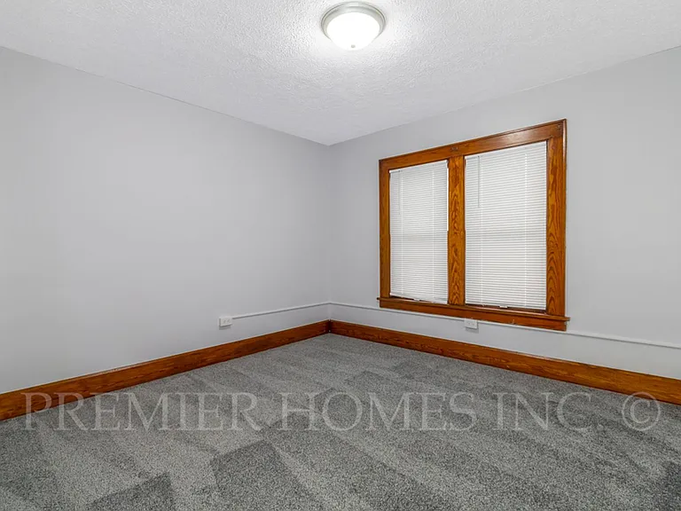 115-123 Louis Ave — Photo 10