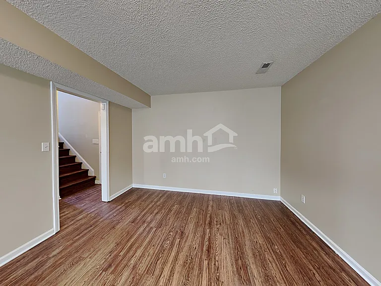 8111 Kingston Dr — Photo 23