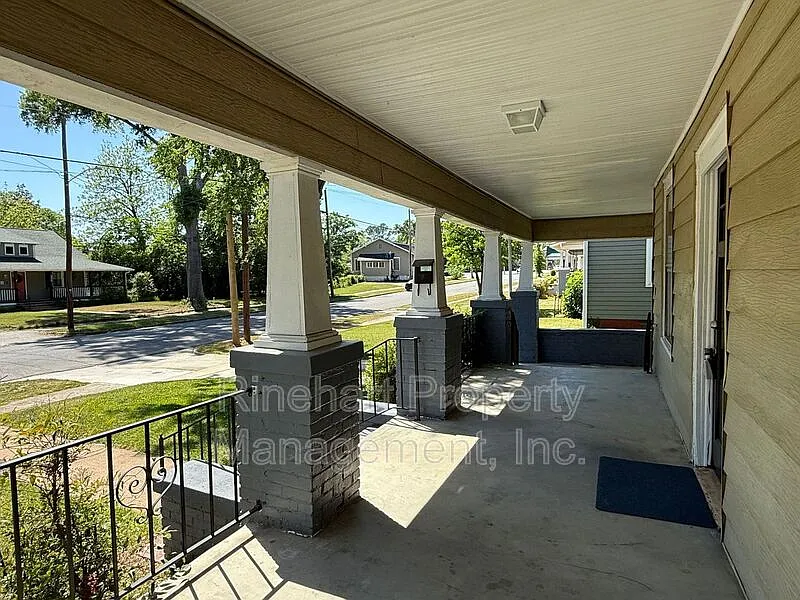 3 bed, 1.0 bath, 1602 sqft, $1,495 — Photo 3